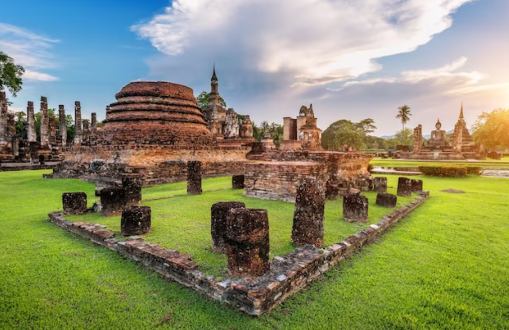 Wat Mahahathat Temple and the Buddha Statue